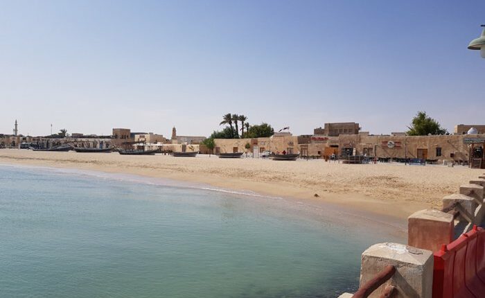 إذا كنت تبحث عن وجهة تسوق أنيقة، فجرّب مركز تسوق على الطراز العربي. 