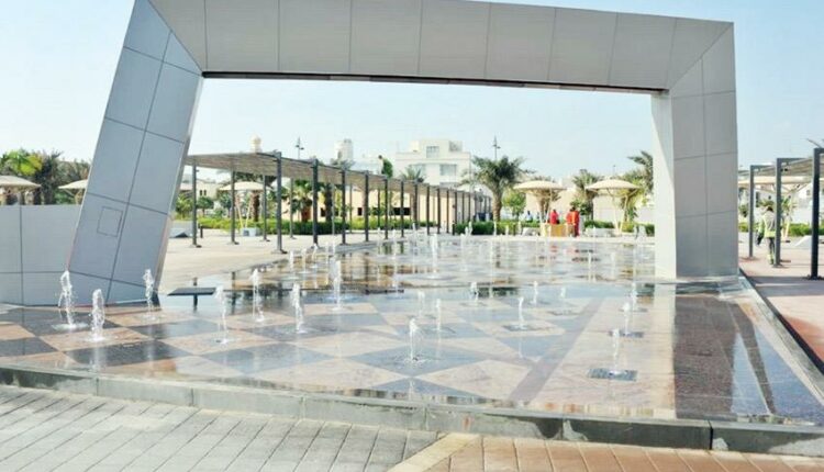 حديقة الكازينو هي حديقة عامة شهيرة في المحرق، تضم مجموعة متنوعة من المساحات الخضراء المثالية للاسترخاء والتأمل