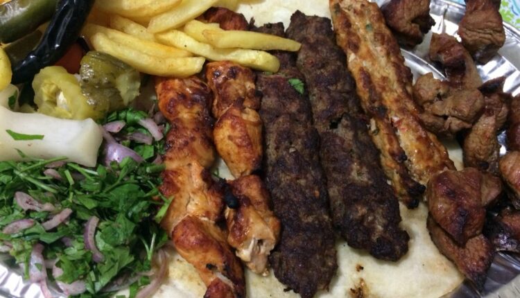 مطعم تركيا المركزي أحد أشهر المطاعم في الدوحة، قطر، يشتهر بالطعام التركي الأصيل وكرم الضيافة