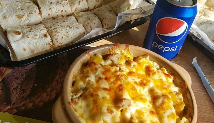 مطعم منؤشة الريف الخبر من أهم فطور على البحر الخبر

