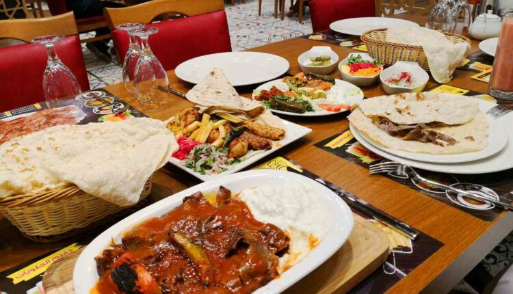 الراغبين في مطاعم سهرات عائلية في اسطنبول فإن مطعم سلطان احمد كفتجي هو الخيار المثالي الأفضل على الإطلاق
