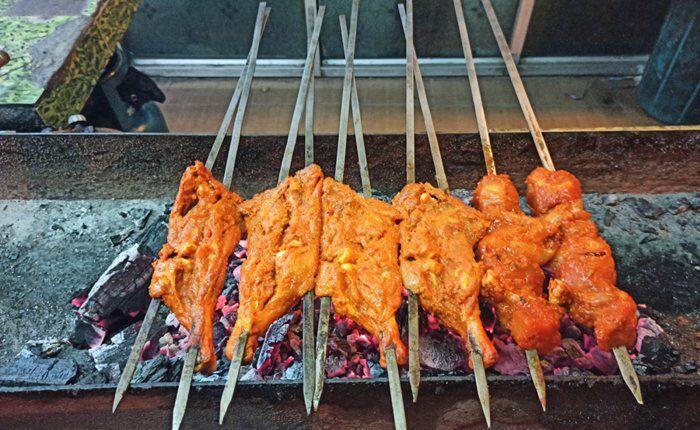 مطعم باربكيو ديلايت بانكوك هو مطعم ايراني في بانكوك متخصص في المأكولات الإيرانية والباكستانية، والهندية، يشتهر المطعم بالنكهات الفارسية الأصيلة