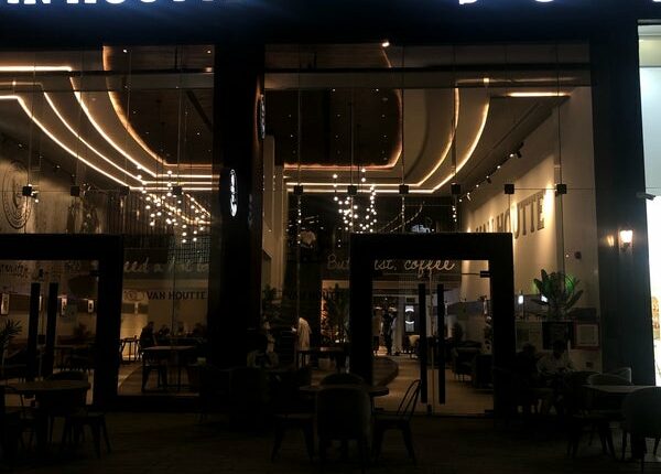 فان هوت كافيه الخبر 
