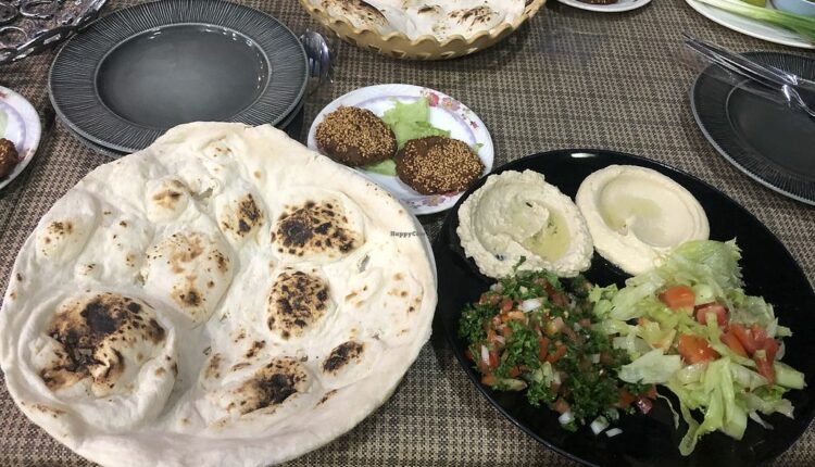 إذا كنت تتوق إلى بعض الأطعمة العربية اللذيذة في شنغماي، فعليك بزيارة مطعم الخليج شنغماي، الذي يعد من أفضل مطاعم شنغماي العربيه