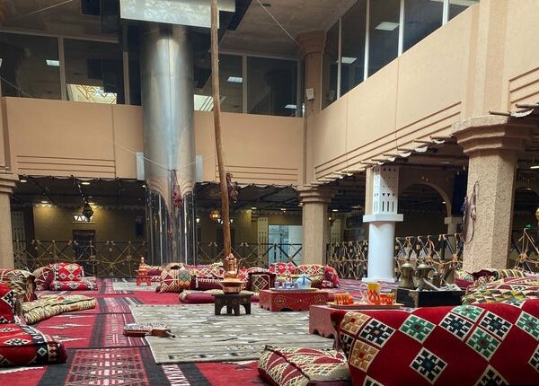 مطعم الرواق الشعبي من أفضل مطاعم الخبر مول