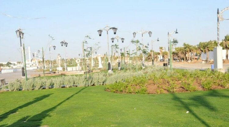 حديقة الكورنيش الأوسط من أعرق المنتزهات علي البحر بجدة
