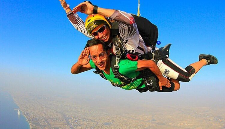 سكاي دايف دبي من أبرز أماكن سياحية في دبي للشباب