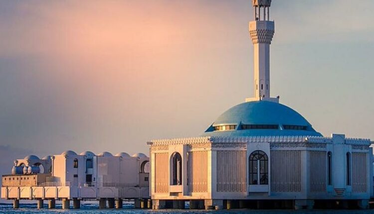 المسجد العائم من أحدث الأماكن السياحية بجدة