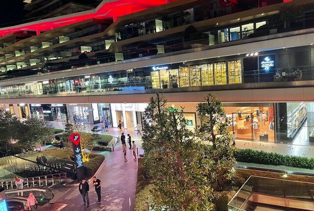 يعتبر زورلو مول إسطنبول من أشهر الأسواق في بشكتاش