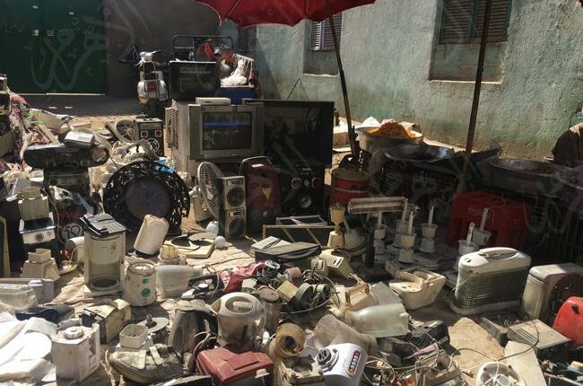 أجهزة في سوق الجمعة الإسكندرية