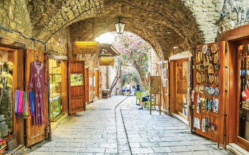 منطقة تجارية تضم أرخص المحلات في بيروت.