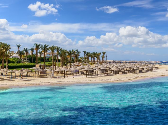 شاطئ سان ستيفانو الإسكندرية من أجمل شواطئ الإسكندرية وأكثرها إختلافًا