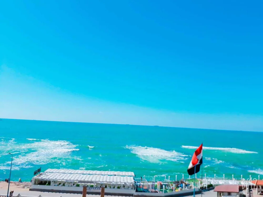 شاطئ كليوباترا الإسكندرية من أجمل شواطئ الإسكندرية