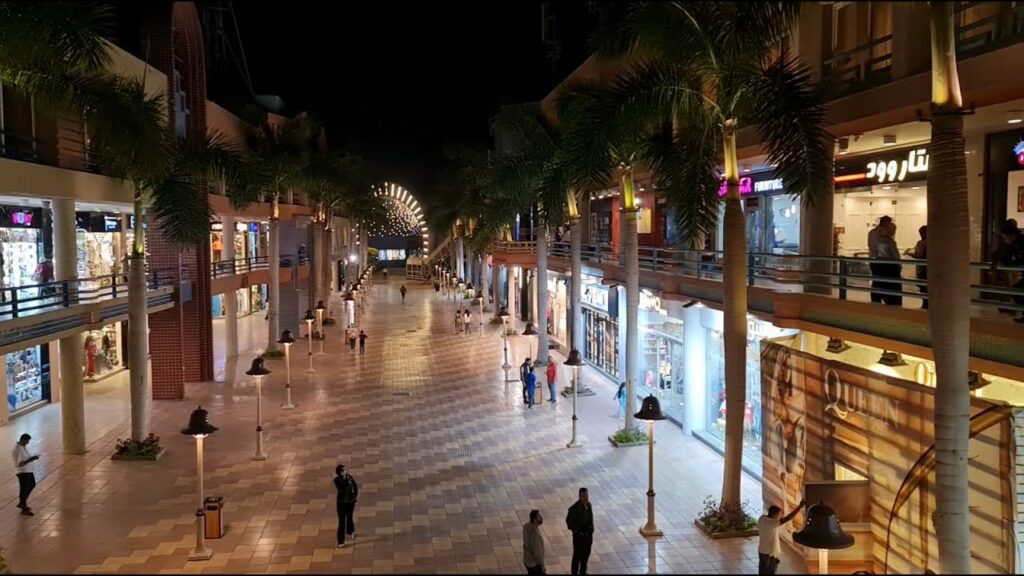 سوق ملابس في الإسكندرية