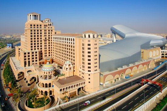 مول الإمارات من مجمعات دبي الشهيرة