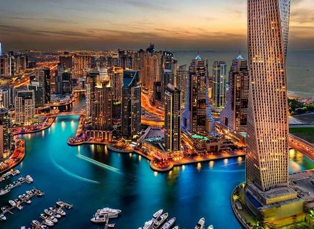 شارع الشيخ زايد من أشهر أماكن سياحية في دبي
