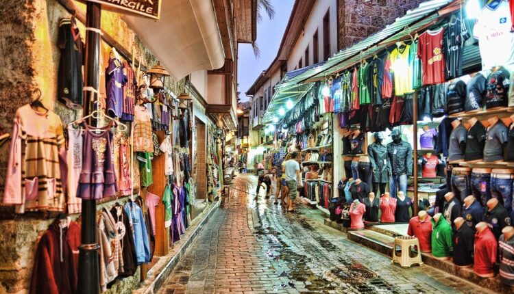 سوق أنطاليا القديم من أعرق الاسواق الشعبية في أنطاليا