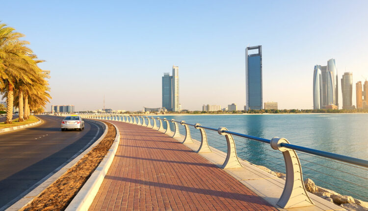 شواطئ أبو ظبي الشهيرة
