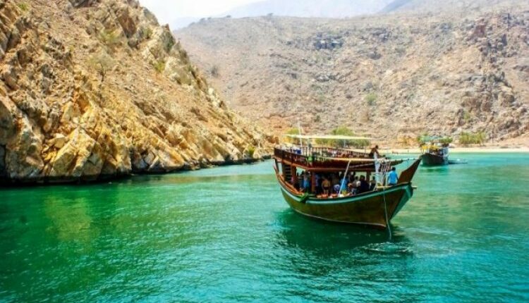 شبه جزيرة مسندم سلطنة عمان من أشهر الأماكن الترفيهه في سلطنة همان
