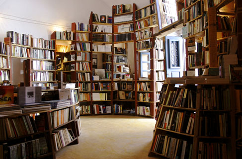 كتب أطلانطس من أكبر مراكز التسوق في سانتوريني