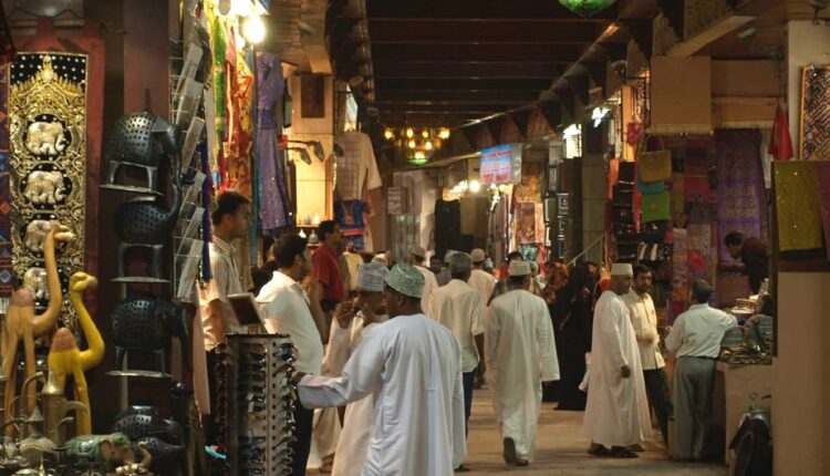 من أشهر و أقدم و أسواق صحار العريقة هو سوق الحرفيين