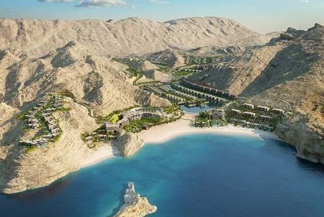 شاطئ الخيران مسقط من اجمل شواطئ مسقط