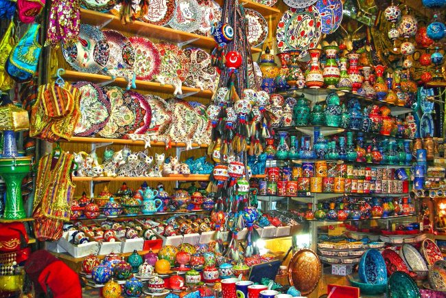 سوق شارع لورا أنطاليا