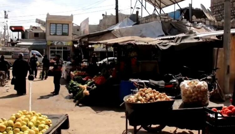 سوق جزيرة جرانفيل العام فانكوفر أشهر أسواق السياحة في كندا فانكوفر
