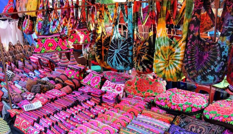 سوق بولاو تيكوس بينانج ماليزيا من أشهر أماكن التسوق في ماليزيا.