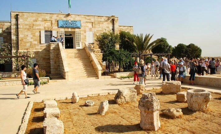 المتحف الأثري من المعالم التاريخية في الأردن