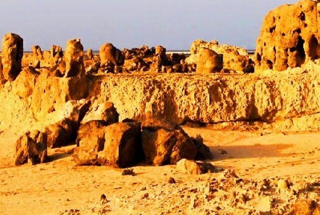 من أجمل أماكن السياحة في الدقم حديقة الصخور الطبيعية