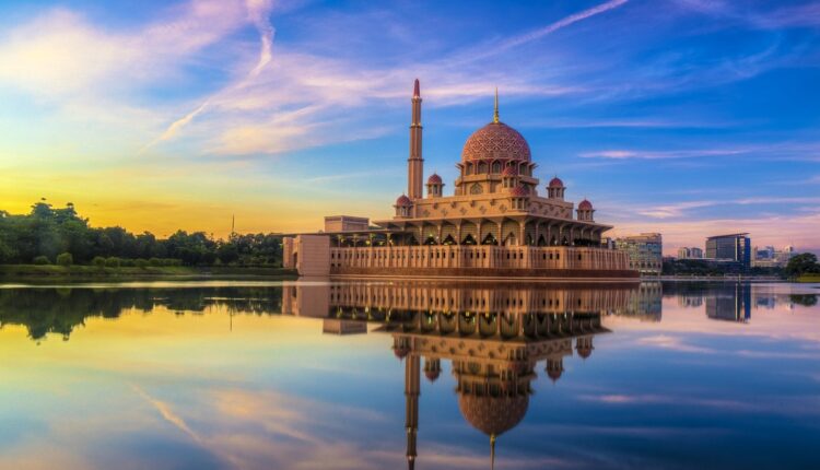 السياحة في بوتراجايا من رحلات السفر المميزة لإحدى أهم مدن ماليزيا السياحية.