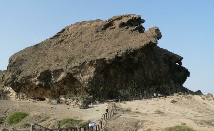 أماكن جميلة في صلالة أروعها كهف المرنيف صلالة