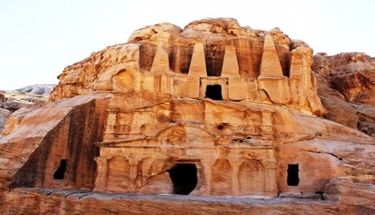 ضريح المسلات البتراء