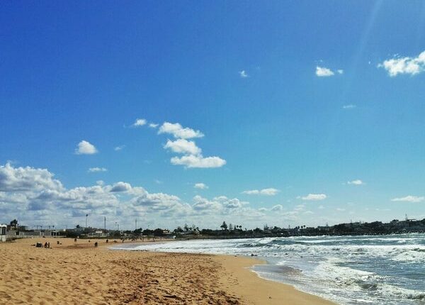 شاطئ تمارا المغرب من أفضل الأماكن السياحة في المغرب للاستمتاع بطبيعتها