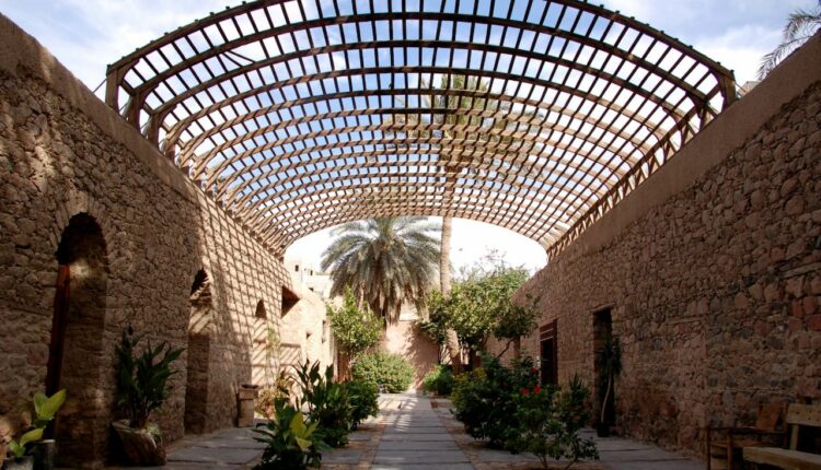 يُعتبر متحف آثار العقبة من أهم المزارات السياحية في المدينة