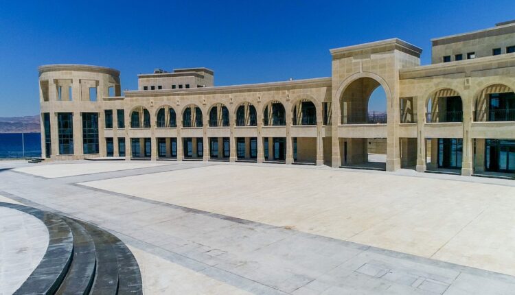 ساحة الثورة العربية الكبرى العقبة من أجمل مناطق العقبة