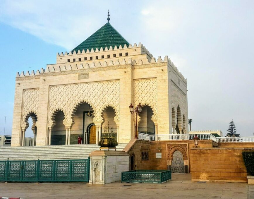 يشتهر ضريح محمد الخامس بأنه واحداً من أجمل أماكن سياحية في المغرب