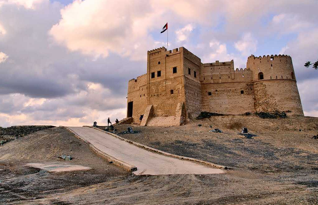 قلعة الفجيرة التاريخية واحدة من أروع الأماكن السياحية في الفجيرة