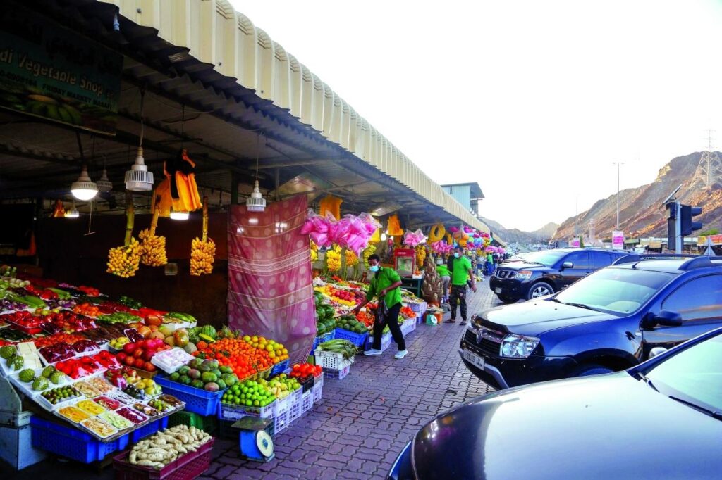 سوق الجمعة الفجيرة من أفضل أسواق الفجيرة
